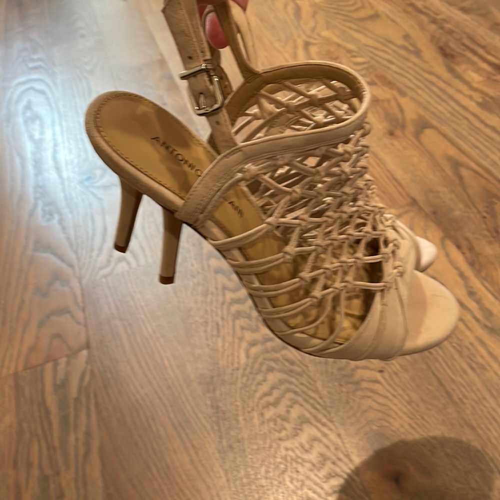 Antonio Melani heels nude 8.5M